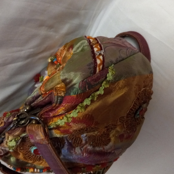 MARY FRANCES Multicolor Fabric Crossbody/Shoulder Bag Kiss Lock - Picture 8 of 9